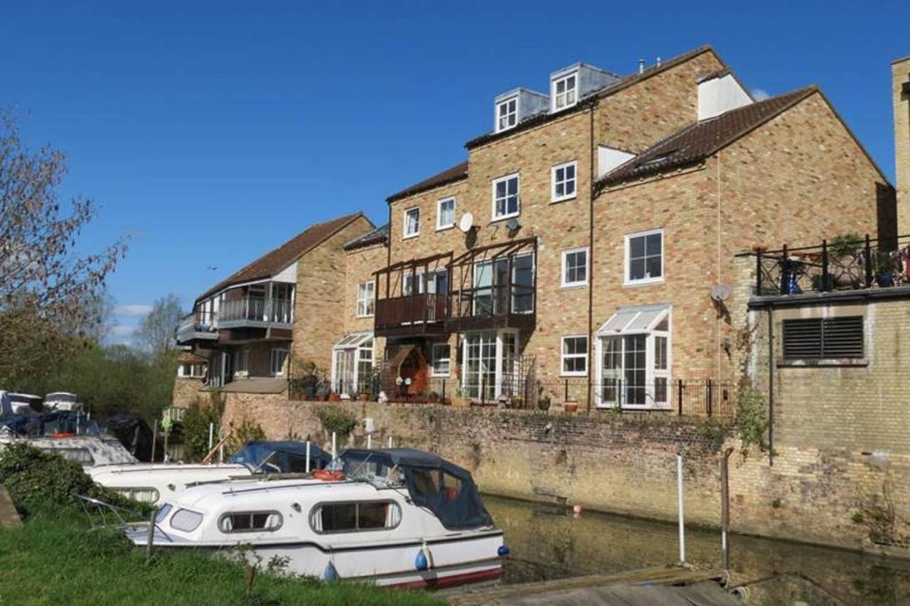 River Courtyard Apartment In The Heart Of Stneots Сент-Ниотс Экстерьер фото