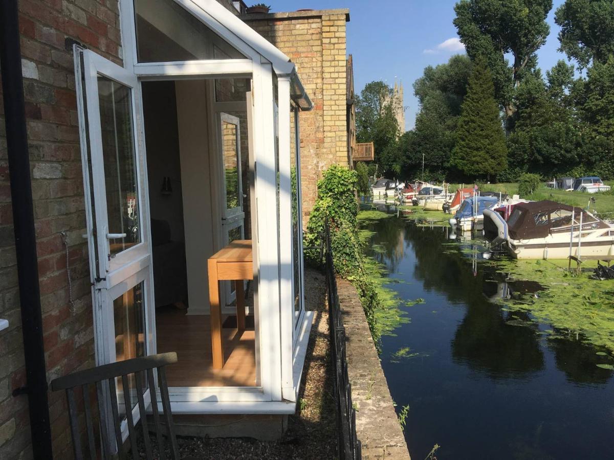 River Courtyard Apartment In The Heart Of Stneots Сент-Ниотс Экстерьер фото
